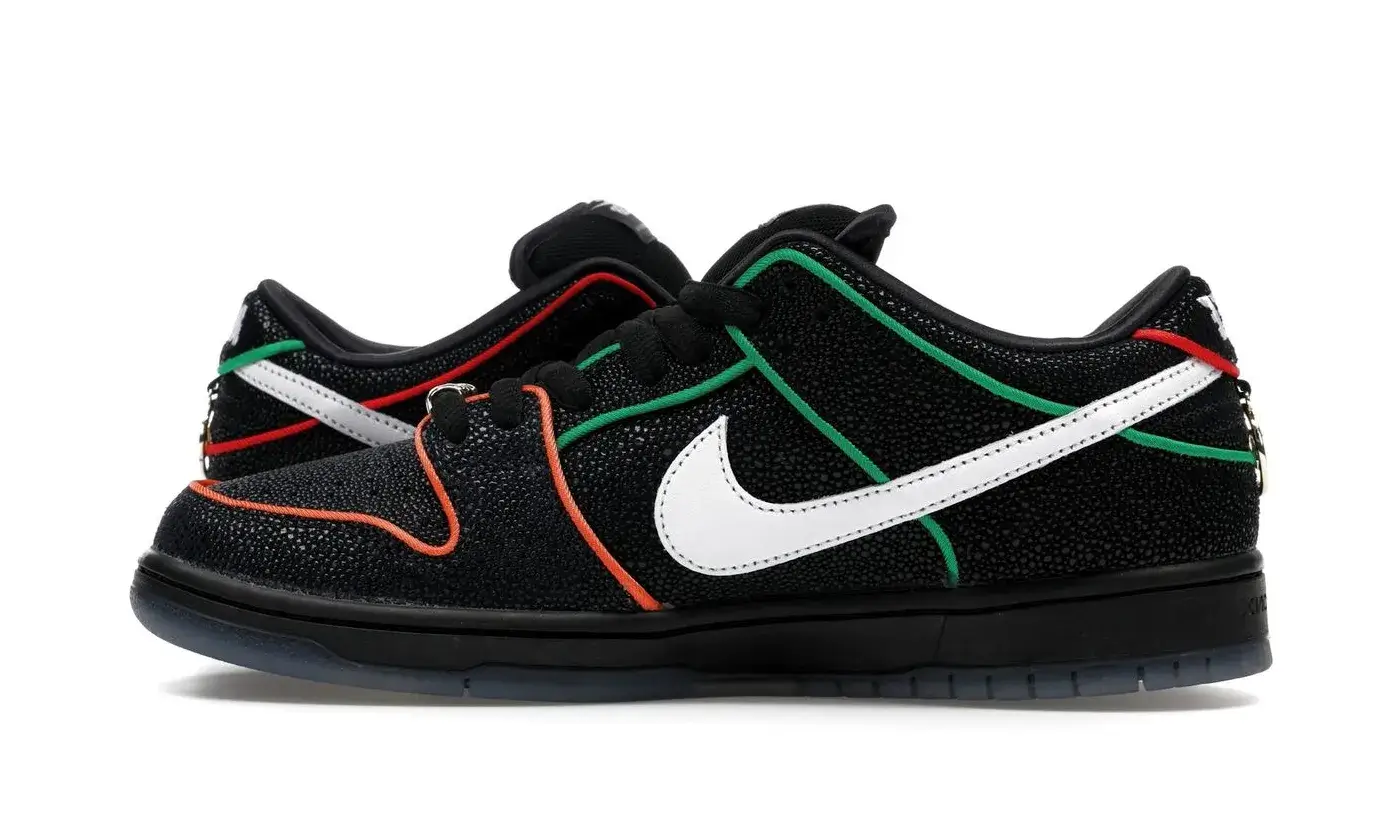 Nike SB Dunk Low Bronx Girls Skate - Image 2