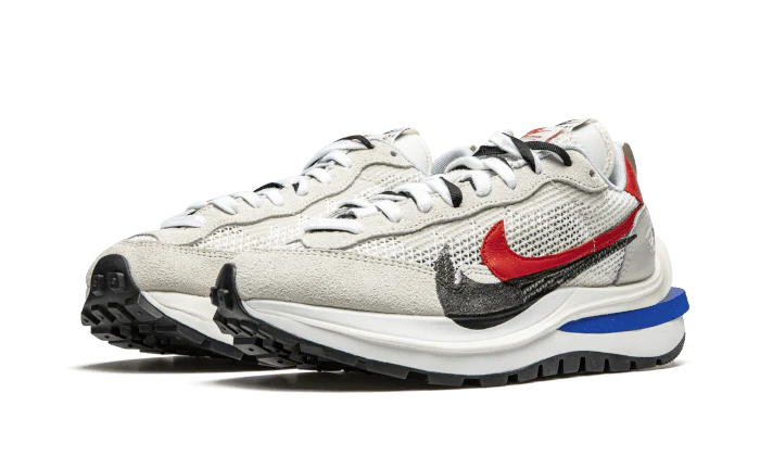 Sacai x Nike Vaporwaffle Sport Fuchsia Game Royal - Image 2