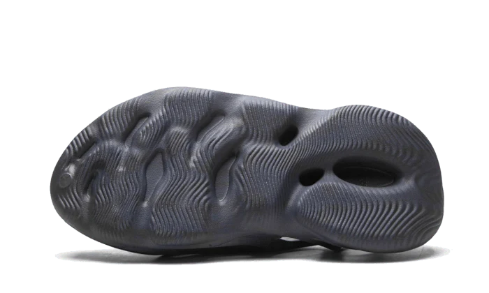 Yeezy Foam RNNR Mineral Blue - Image 4